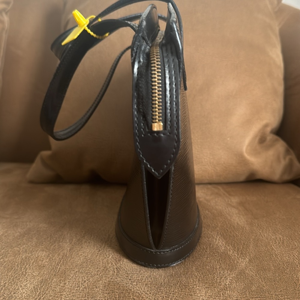 LOUIS VUITTON:GORGEOUS ST. JAQUES BLACK EPI LEATHER HANDBAG!!! AUTHENTIC! - Picture 10 of 10